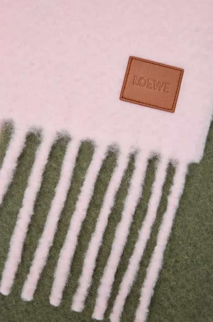 Alpaka ve yün karışımı fular Yumuşak pembe/haki yeşili