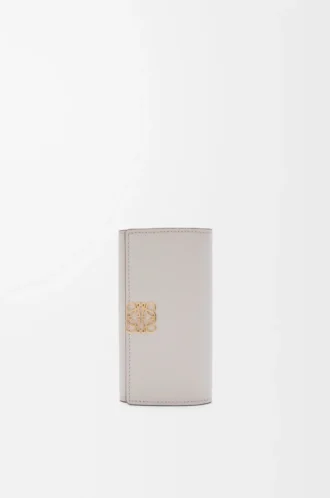 Anagram anahtarlık, çakıl desenli dana derisi, Light Ghost Grey