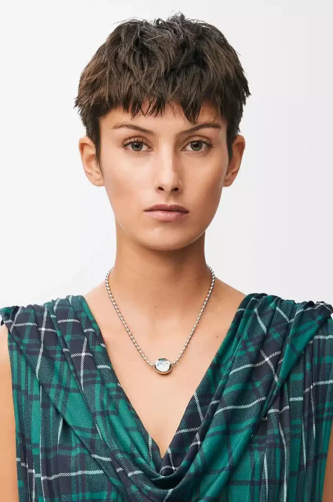 Anagram Pebble kolye, gümüş ve kristallerden yapılmış Gümüş/Çok renkli