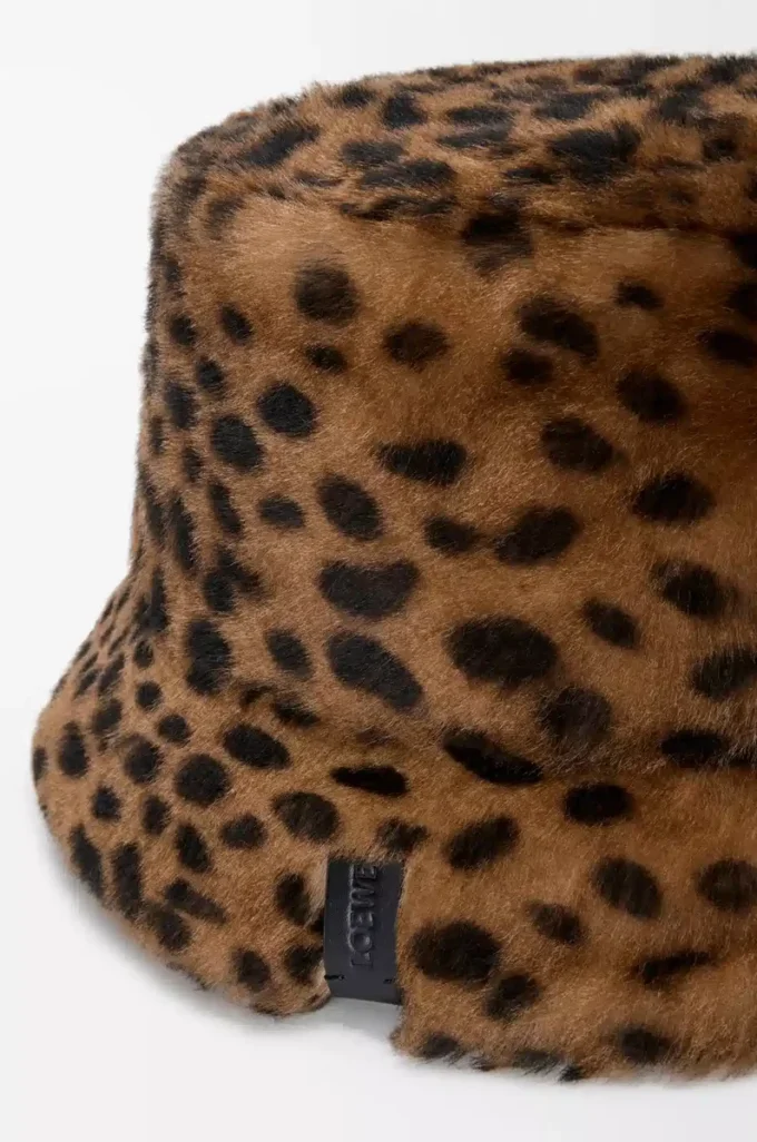 Baskılı shearling kova şapka Bej/Kahverengi