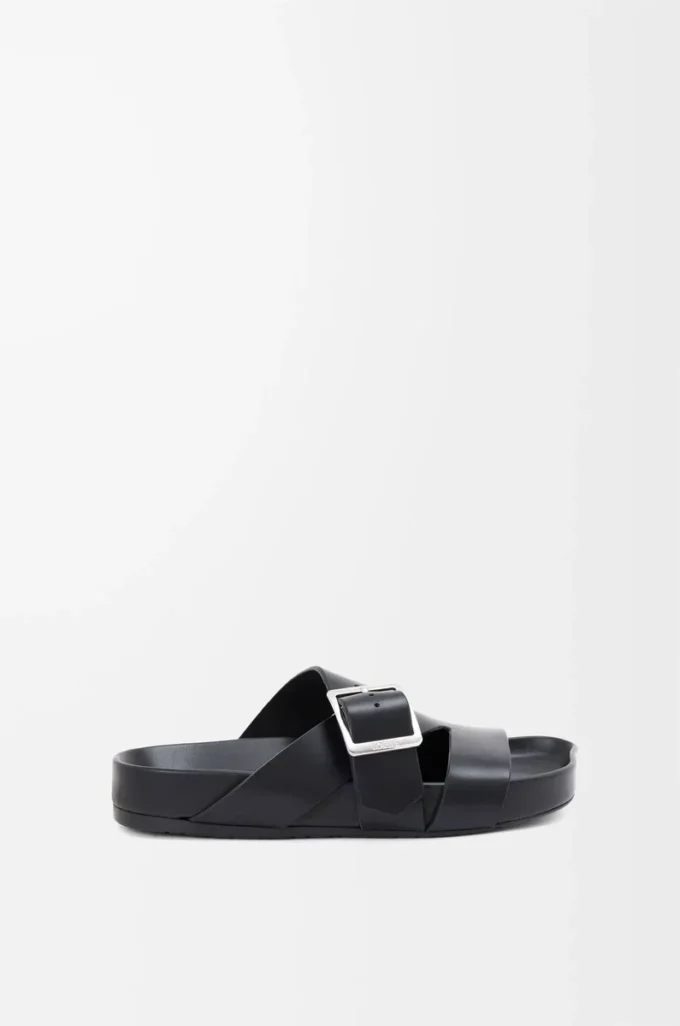 Bitkisel tabaklanmış dana derisinden üretilmiş Ease Buckle terlik Siyah