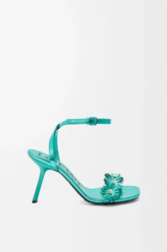 Deri ve kristallerle süslenmiş Petal Flower sandalet Turkuaz