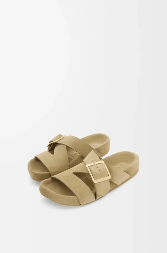Ease Buckle süet slayt Sahara