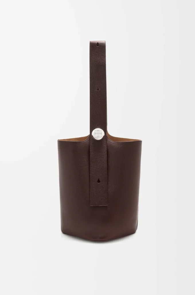 Esnek damarlı dana derisinden üretilmiş büyük Pebble kova çanta Oxblood