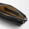 Esnek damarlı dana derisinden üretilmiş küçük Pebble messenger çanta, Siyah