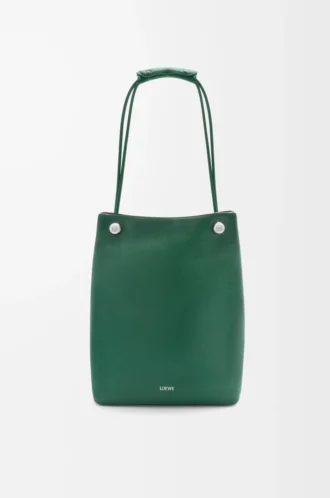 Esnek damarlı dana derisinden üretilmiş Pebble hobo çanta Evergreen