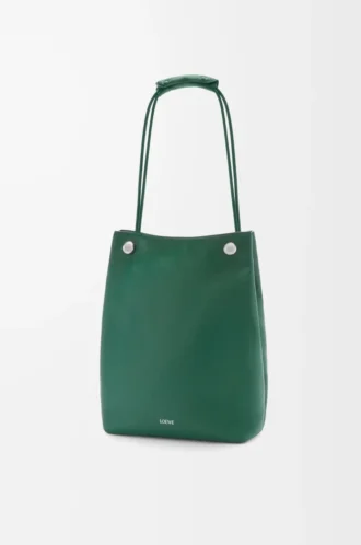 Esnek damarlı dana derisinden üretilmiş Pebble hobo çanta Evergreen