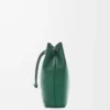 Esnek damarlı dana derisinden üretilmiş Pebble hobo çanta Evergreen