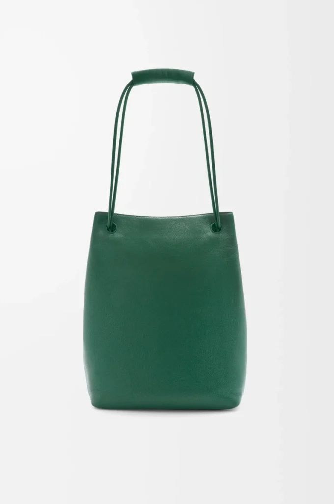 Esnek damarlı dana derisinden üretilmiş Pebble hobo çanta Evergreen