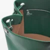 Esnek damarlı dana derisinden üretilmiş Pebble hobo çanta Evergreen
