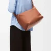 Esnek, pürüzsüz dana derisi ve jakarlı Tan rengi Cubi Crossbody çanta