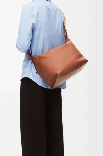 Esnek, pürüzsüz dana derisi ve jakarlı Tan rengi Cubi Crossbody çanta