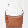 Esnek, pürüzsüz dana derisi ve jakarlı Tan rengi Cubi Crossbody çanta