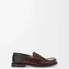 Kabartmalı dana derisi ve nappa kuzu derisinden üretilmiş Campo flap arka loafer Koyu Kahverengi/Siyah