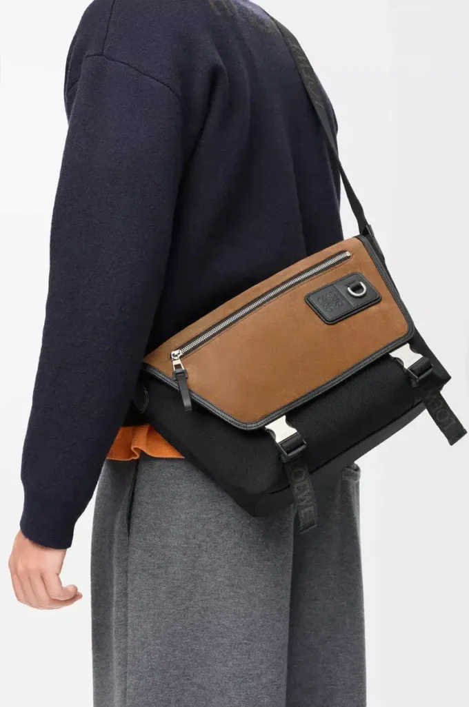 Kanvas ve süetten orta boy Flex messenger çanta Siyah/Koyu Altın
