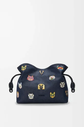 Kediler orta boy Flamenco clutch, işlemeli denim Mavi