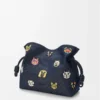 Kediler orta boy Flamenco clutch, işlemeli denim Mavi
