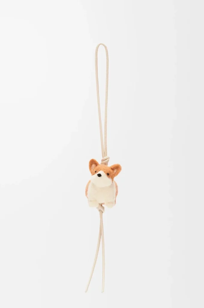 Keçe ve dana derisinden yapılmış Corgi charm Yumuşak Beyaz/Turuncu