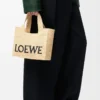 Küçük LOEWE Font rafya çanta Doğal