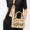 Küçük LOEWE Font rafya çanta Doğal