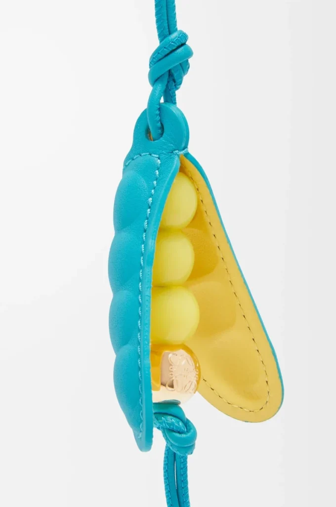 Klasik dana derisinden bezelye kabuğu charm Deep Turquoise/Baby Corn