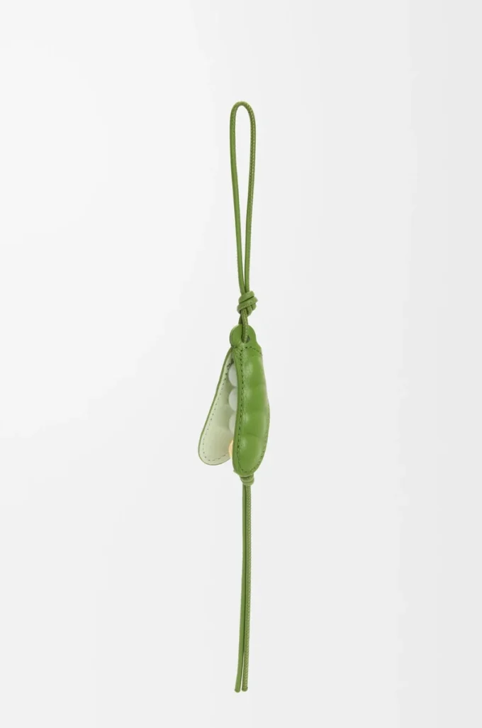 Klasik dana derisinden bezelye kabuğu charm, Spring Green/Spring Jade Klasik dana derisinden bezelye kabuğu charm, Spring Green/Spring Jade