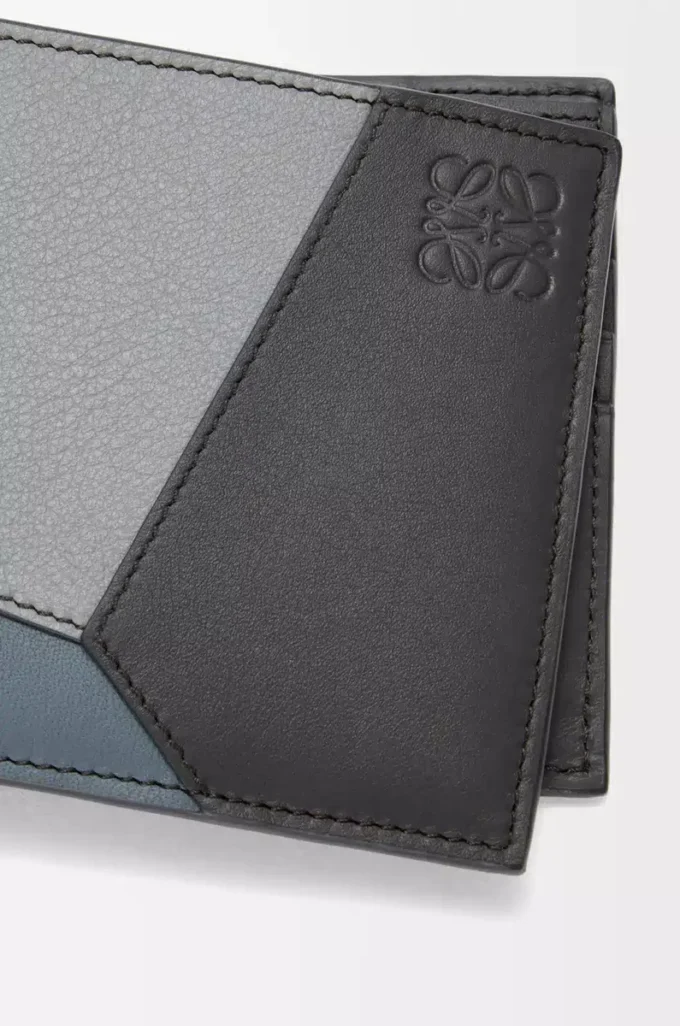 Klasik dana derisinden üretilmiş Puzzle bifold cüzdan Asfalt Grisi/Fırtına Mavisi