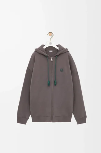 koyu gri pamuklu fermuarl kaponlu sweatshirt 1 330x498 - Koyu gri pamuklu fermuarlı kap&uuml;şonlu sweatshirt