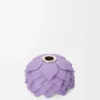 Mauve renkli dana derisinden küçük çiçek charm