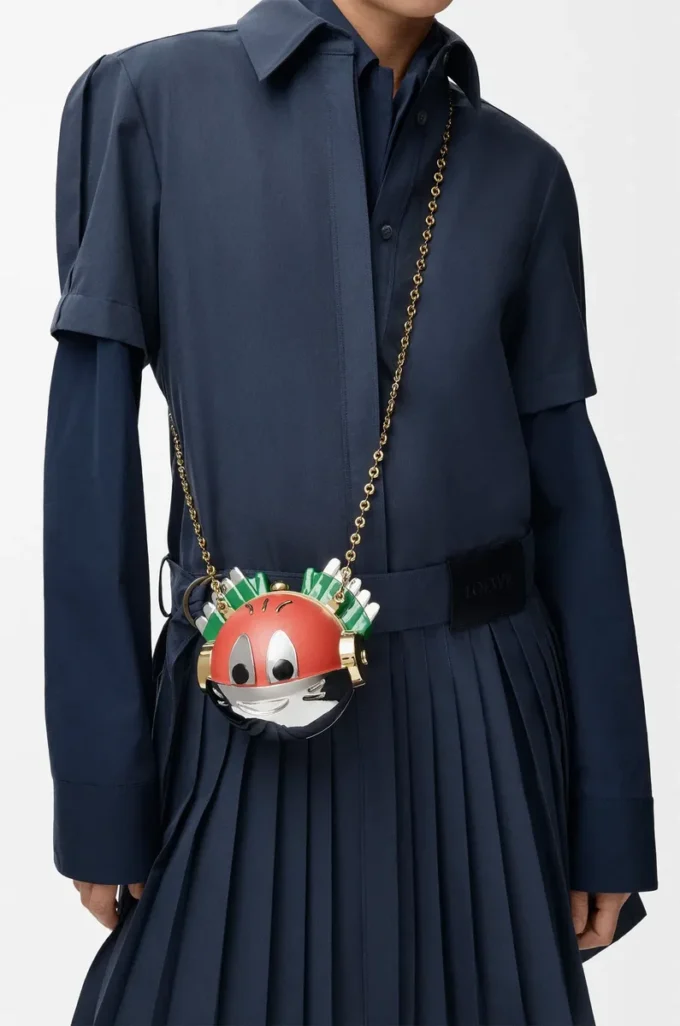 Metal ve nappa kuzu derisinden üretilmiş Knight Cat clutch çanta, Sunrise Orange