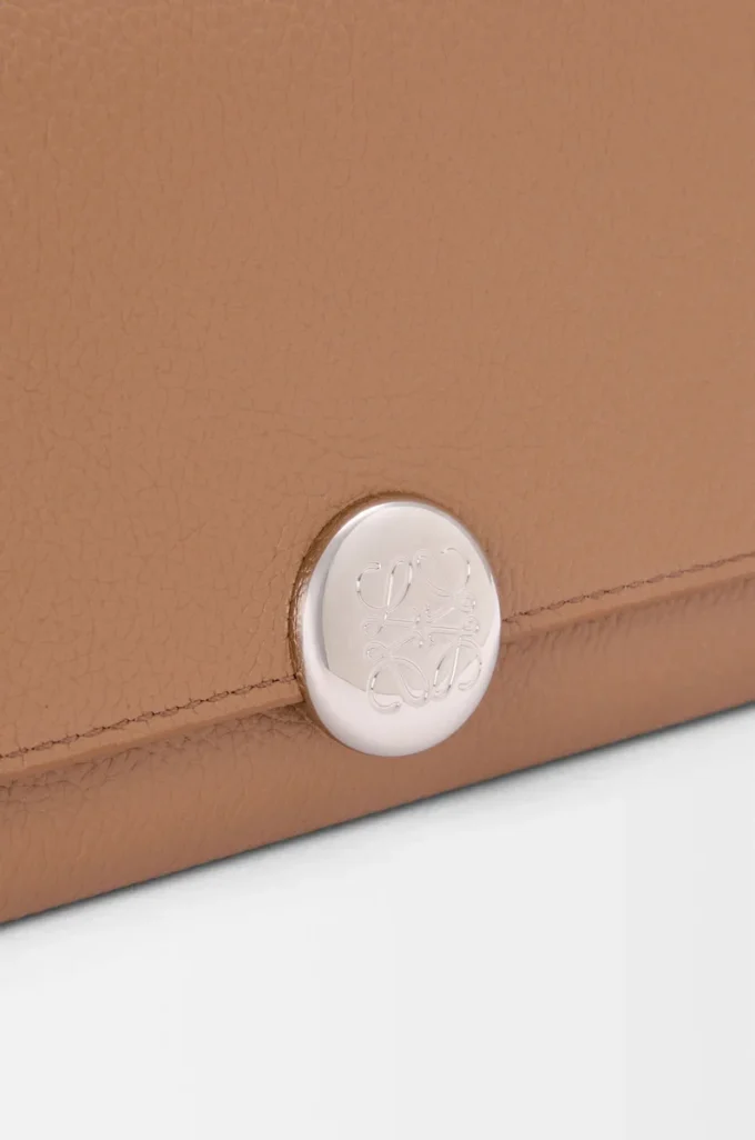 Mini grain dana derisinden üretilmiş Pebble kontinental cüzdan Mocha