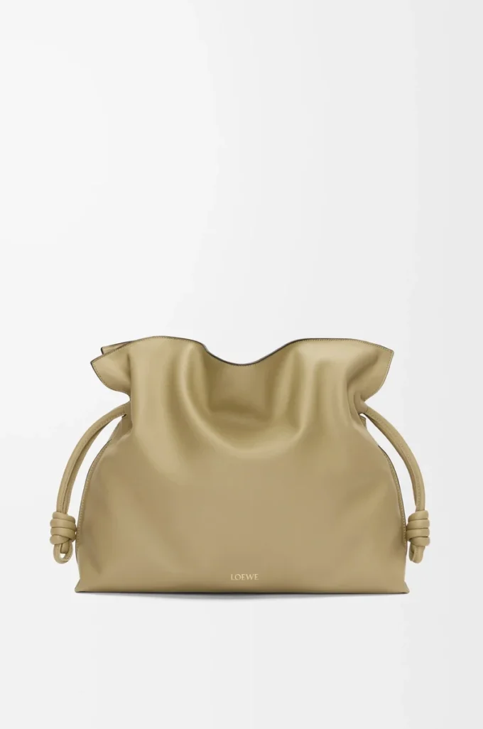 Nappa dana derisinden büyük Flamenco clutch Çamur Yeşili