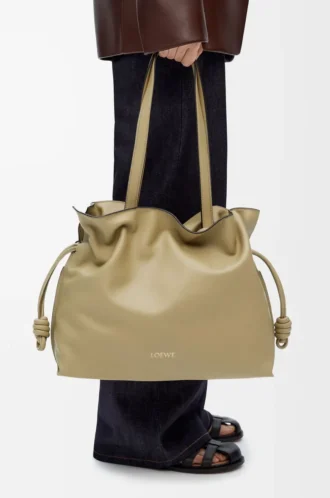 Nappa dana derisinden büyük Flamenco clutch Çamur Yeşili
