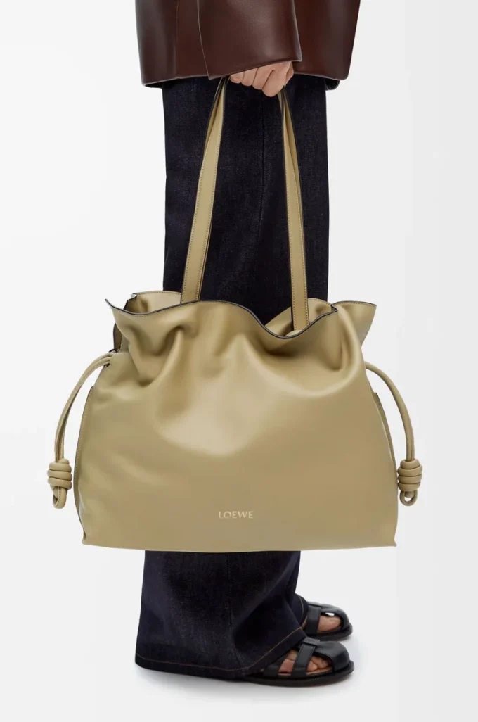 Nappa dana derisinden büyük Flamenco clutch Çamur Yeşili