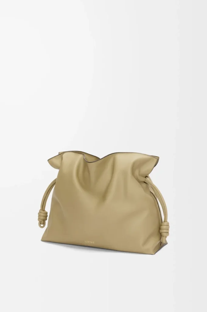 Nappa dana derisinden büyük Flamenco clutch Çamur Yeşili
