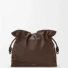 Nappa dana derisinden büyük Flamenco clutch Çikolata