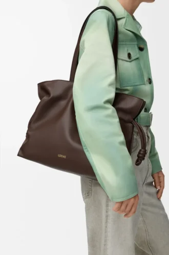 Nappa dana derisinden büyük Flamenco clutch Çikolata
