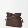 Nappa dana derisinden büyük Flamenco clutch Çikolata