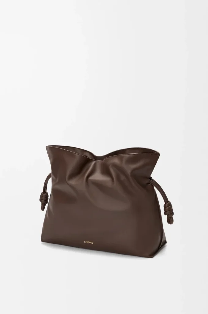 Nappa dana derisinden büyük Flamenco clutch Çikolata