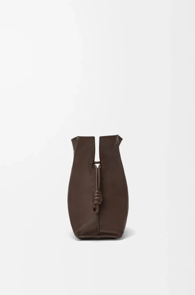 Nappa dana derisinden büyük Flamenco clutch Çikolata