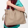Nappa dana derisinden büyük Flamenco clutch Sand