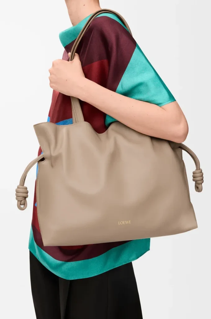 Nappa dana derisinden büyük Flamenco clutch Sand
