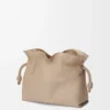 Nappa dana derisinden büyük Flamenco clutch Sand