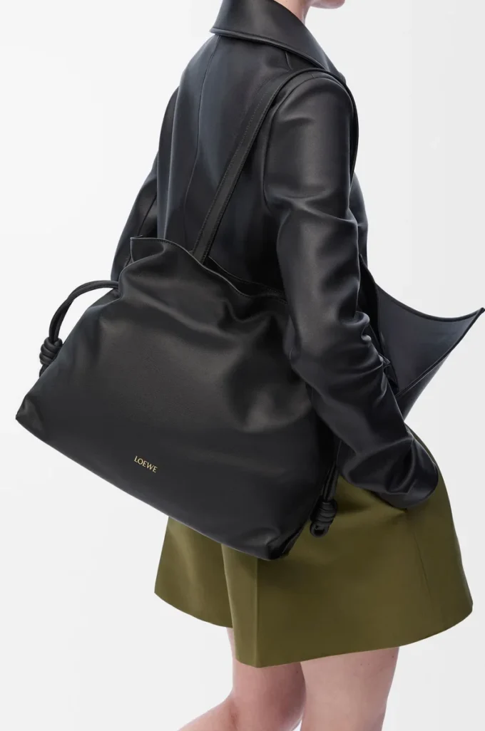 Nappa dana derisinden büyük Flamenco clutch Siyah