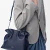 Nappa dana derisinden orta boy Flamenco clutch çanta Abyss Blue