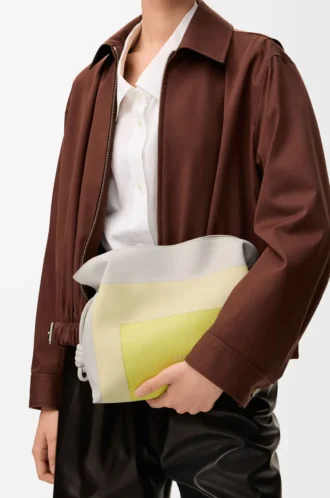 Nappa dana derisinden orta boy Flamenco clutch Çayır Yeşili/Açık Sarı