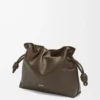 Nappa dana derisinden orta boy Flamenco clutch Çikolata