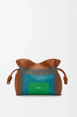 Nappa dana derisinden orta boy Flamenco clutch Çikolata/Parlak Yeşil