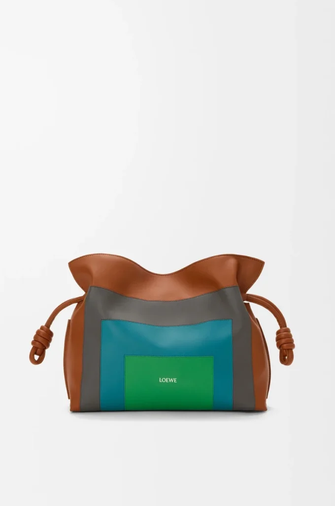 Nappa dana derisinden orta boy Flamenco clutch Çikolata/Parlak Yeşil