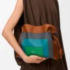 Nappa dana derisinden orta boy Flamenco clutch Çikolata/Parlak Yeşil